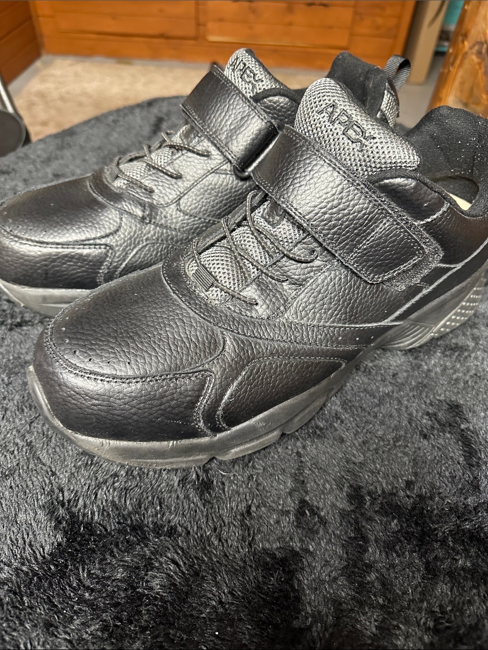 Apex A6000  12 W Men's Black Athletic Leather Strap Sneakers